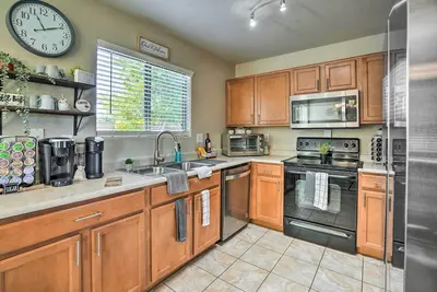 Image de Charming Surprise Home w/ Patio & Central Location