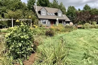 Image de Large Mountainside Home w/ Pond by Smugglers Notch!