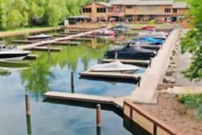 Image de Cozy Bigfork Apartment Location Price Wonderfully Comfortable\nwalk to Bigfork.