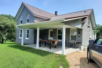 Image de Remodeled country farmhouse, 3 min drive from Mississippi River, Peaceful/Clean.