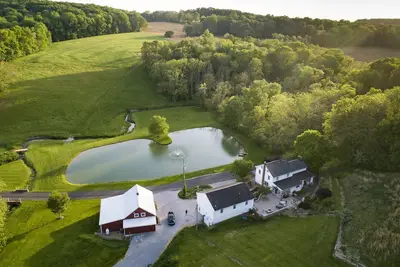 Image de 30 acre farm stay with complete privacy!
