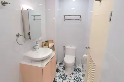 Nice, Fresh, Modern, Cozy and Quiet 1 One bedroom condo with Wifi Internet