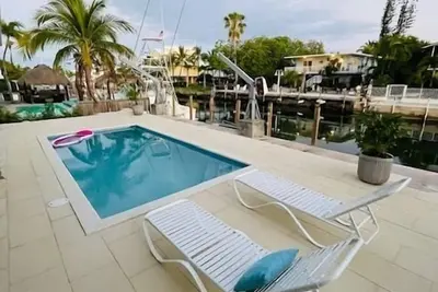 Image de Light + Bright Islamorada Pool Home with Dock