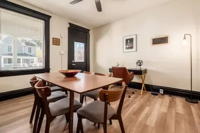 Image de Fun Arcade Home w/ large rooms and Private Backyard!