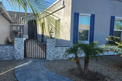 Image de Modern Apartment Located in the Beautiful Groves Area