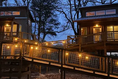 Coach’s Quarters - The Clubhouse - Spend night in the trees! !