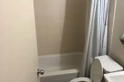 Image de Location is close to shopping centre and major roads.