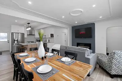 Image de Conveniently Located Family & Pet Friendly Home in Edmonton