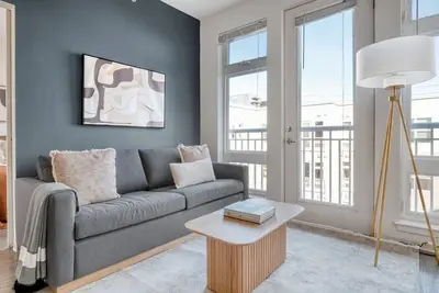 Image de Charming Somerville 2br w/ W/D, Gym & Roof, nr Assembly T, by Blueground