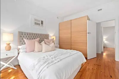 Image de Glenelg North Cottage - 10 min walk to the beach