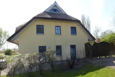 Image de Thatched-roof house Holunder 3 in the Puddeminer Wiek - Holiday home Holunder 3 in the
