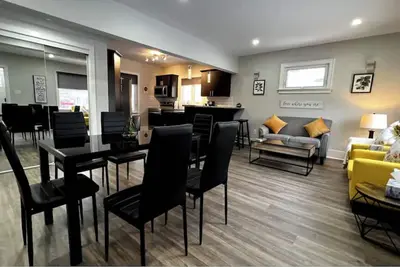 Image de Modern remodeling 2-storey home