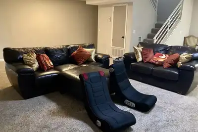 Image de Superbowl ready home just 5 miles away