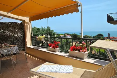 Image de Dinky Home trois pièces avec terrasse vue mer