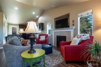 Image de Vineyard Gypsy - kitchen, gas fireplace, hot tub, queen beds