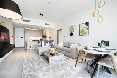 Image de Appartement flambant neuf Moderne 1br Vues imprenables sur la marina