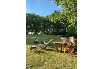 Image de Character cottage surrounded by nature