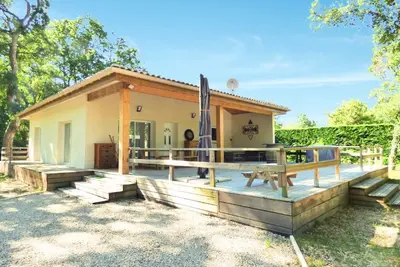 Image de *Villa Ivoire* 6 Pers, au calme avec terrain de pétanque et balançoires enfant