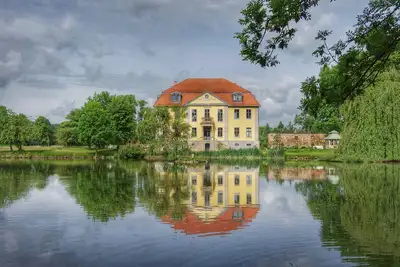 Image de Stylish living in the castle