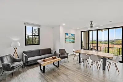 Image de Stunning Top-Floor Condo w/ Sweeping Ocean & Mountain Views & Beach Club