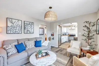Image de Welcome to The Steele Magnolia! ! Completely renovated 2 bed/1ba plus bonus pull out couch