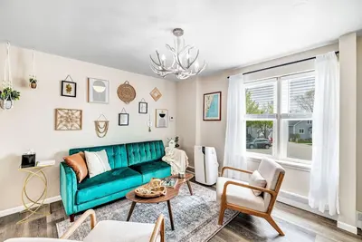 Image de Welcome to The Steele Magnolia! ! Completely renovated 2 bed/1ba plus bonus futon couch