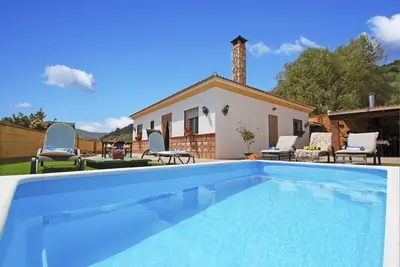 Image de Charmante villa privée familiale avec piscine.