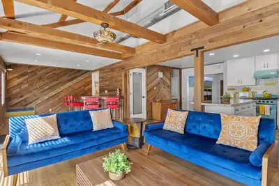 Image de Downtown Sunshine Bungalow w/Ac, Fully Fenced Yard, 5 Smart TVs, W/D, Fast WiFi.