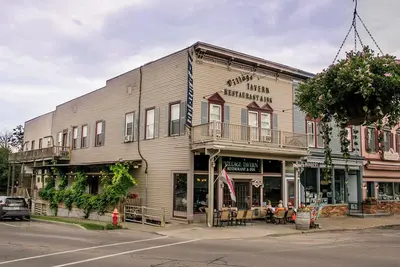 Image de The Curtiss Suite @ The Village Tavern Inn, located on the village square in Hammondsport, Ny!