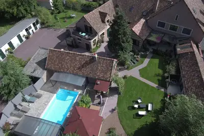 Image de Gîte de charme de 6 personnes avec accés à une piscine chauffée et couverte