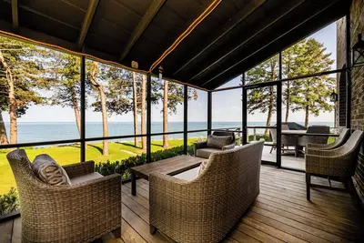 Image de (2026 Open! ) Luxurious and Private Lakefront Estate!