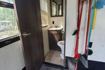 Image de Newish luxury Rv on private 8 acres on Suwannee
