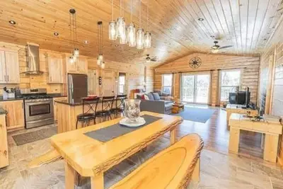 Image de * 5 bedroom * All season Waterfront Minden Cottage Sleeps 10 Rental property