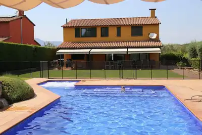 Image de Villa in VELOcity Girona, 4 Bedrooms, Pool, Office, Garage