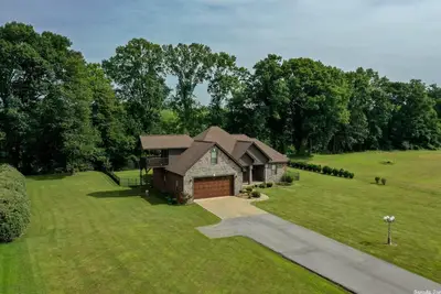 Image de Beautiful House on the River! Book now for Spring & Summer 2025!