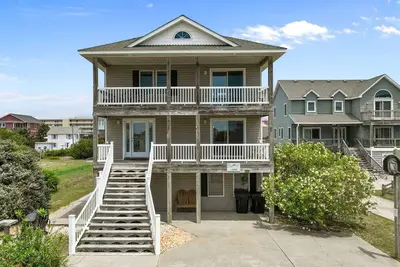 Image de 5205 - A Little Bit of Sunshine: 5-bed  in Kill Devil Hills, pet friendly, private pool, hot tub