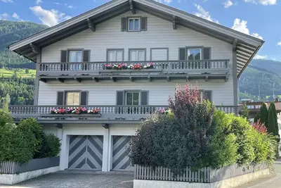 Image de Panorama apartment \"Landhaus Zell am See\" for 8 people in Niedernsill.