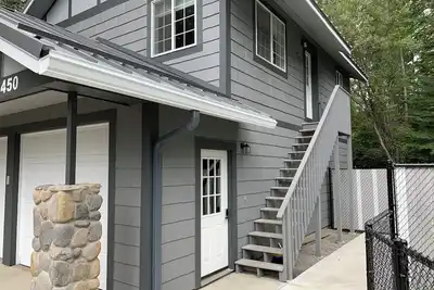 Image de Upstairs Getaway by Steve & Pat