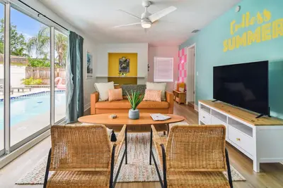 Image de Designer home with heated pool-  2 mi to Indian Rocks Beach - Perfect for Groups