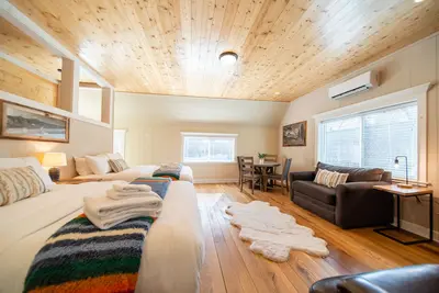 Image de Shasta View Lodge - Cabin 7