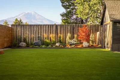 Image de Shasta View Lodge - Weddings - Retreats - Reunions