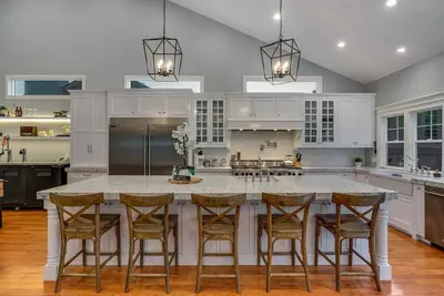 Image de Gourmet Kitchen in Wine Country w/Hot Tub + Office