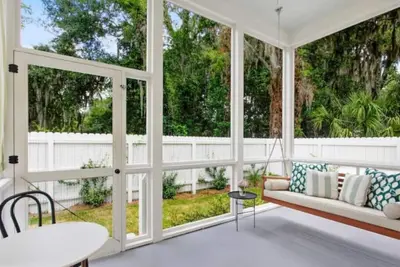 Image de Bright Dreamy Cottage-Walkable to Water & Downtown