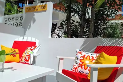 Image de Yellow Studio - Amanda's Place - Pool and Tropical garden
