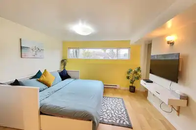 Image de Cozy suite w/ 2 beds & full kit.