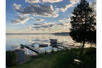 Image de Modern Family Lake Home with 5-star Amenities: Bikes, Kayaks, & Pontoon