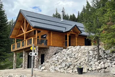 Image de Beautiful log cabin located 2 minutes from Osprey Lake