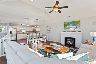 Image de Coastal Luxury | Hot Tub • Game Room • Pool