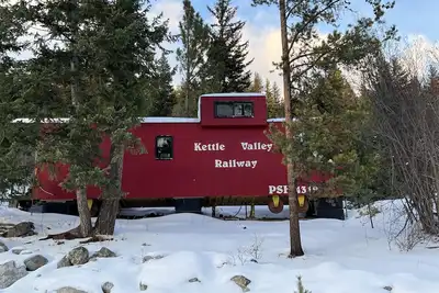 Image de Osprey Lake Caboose beside the Kettle Valley Railway and 2 mins from Osprey Lake