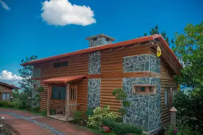Image de Scenic Coxy and Romantic 2 Bedroom Chalet with Jacuzzi on the balcony